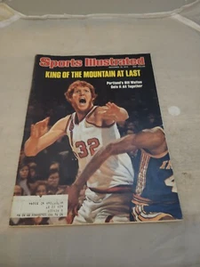 December 13, 1976 Bill Walton Portland Trailblazers Sports Illustrated - Picture 1 of 2