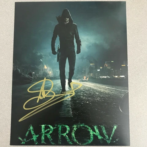 Stephen Amell 8x10 Arrow photo signed autograph with PROOF  B Cover