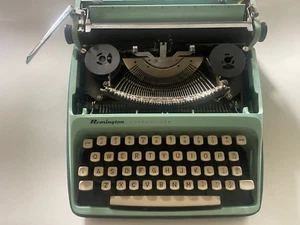 Remington Streamliner Vintage Typewriter, with Case Cover. - Picture 1 of 10