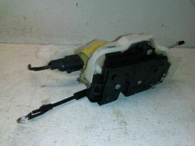 Защелка задней двери с электроприводом для универсала Volkswagen Jetta 2013 года выпуска - Изображение 1 из 4