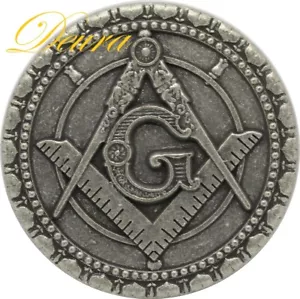 Emblema auto taglio auto massonico metallo cromato argento taglio automatico massoneria simbolo massone - Foto 1 di 1