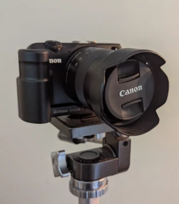 Cámara digital Canon EOS M2 18,0 MP con lente EF-M 18-55 mm y accesorios Foto 1 de 4