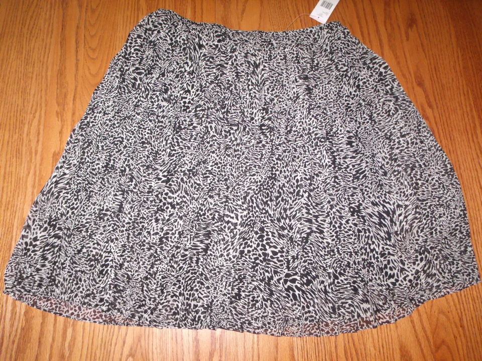 Nuevo con etiquetas Mujeres Jones New York Falda Plisada Crema Negra Estampado Guepardo Talla 10 $109 Foto 1 de 1