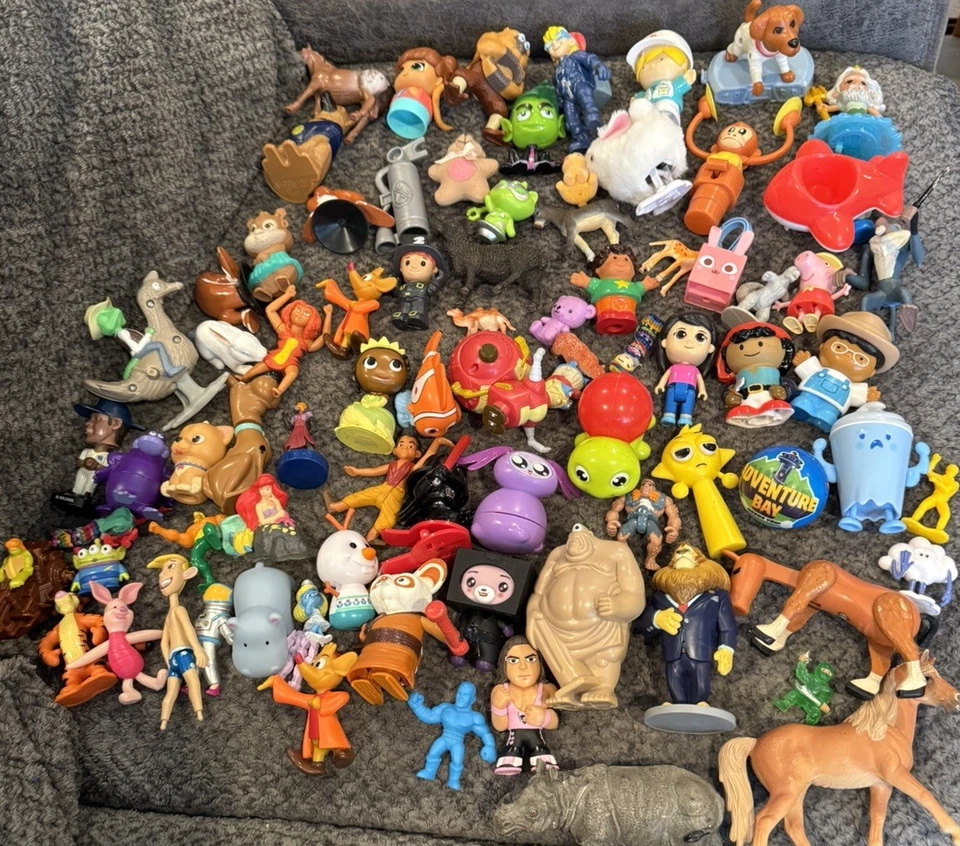 Lote de más de 75 juguetes de Navidad al azar Foto 1 de 4