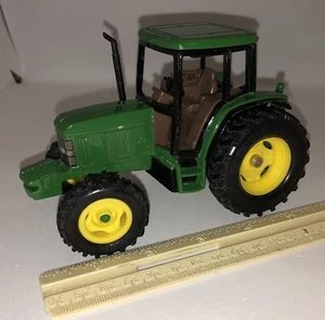 John Deere ERTL Diecast 6220 Tractor 1:32nd Scale MFWD B0513Q01 - Picture 1 of 8