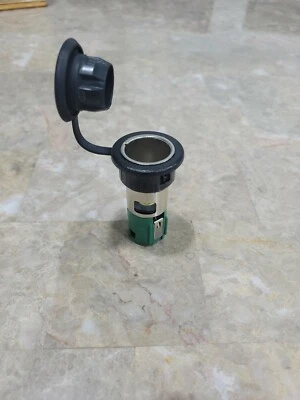 Enchufe de toma de corriente auxiliar para encendedor OEM para Dodge Caravan Durango Charger Ram Foto 1 de 4