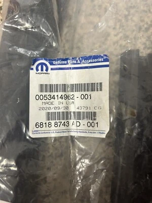 2017-2023 克莱斯勒太平洋后门左窗运行通道玻璃密封原始设备制造商 — 第 1/4 张图片