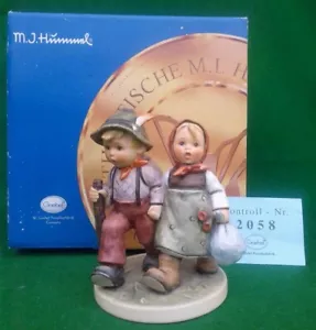 Goebel / hummel ""going home"" ragazza e ragazzo che cammina - tmk 7 - 383 - in scatola. - Foto 1 di 16