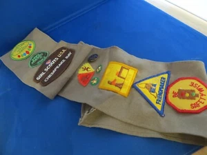 Vintage Girl Scout Sash With Patches And Pins 1980's - Picture 1 of 11