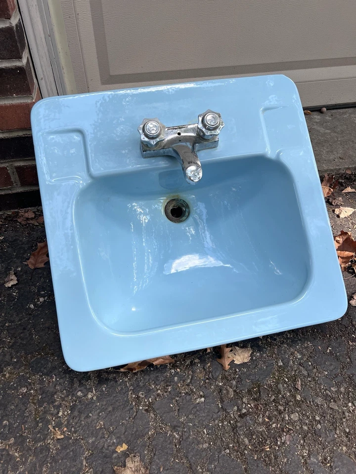 Fregadero de baño vintage de porcelana con montaje en pared azul grúa MCM 1964 moderno Art Deco Foto 1 de 4