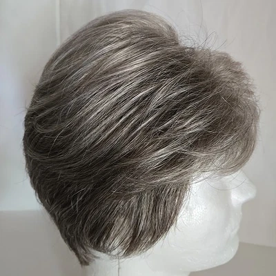 TWC The Wig Authority Basics tamanho grande 22-1/2 curto reto cinza elástico macio  - Imagem 1 de 4