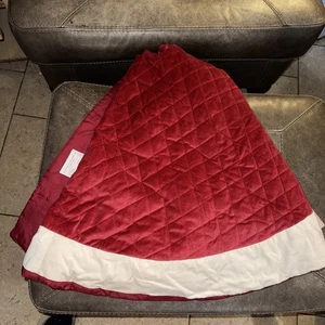 POTTERY BARN CLASSIC VELVET CHRISTMAS TREE SKIRT 60" RED Quilted W/ IVORY CUFF - Picture 1 of 8