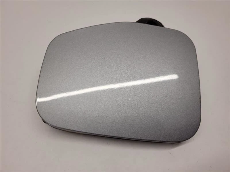 2010-2014 SUBARU OUTBACK LEGACY Fuel Filler Door Silver 57601AJ01A9P 10-14     Foto 1 de 4