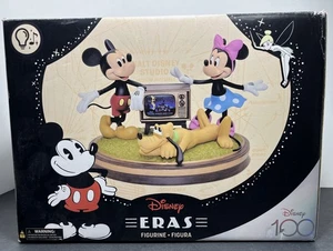 Disney Eras 100° Anniversario Topolino Minnie e Plutone con TV musicale illuminata NUOVO - Foto 1 di 6