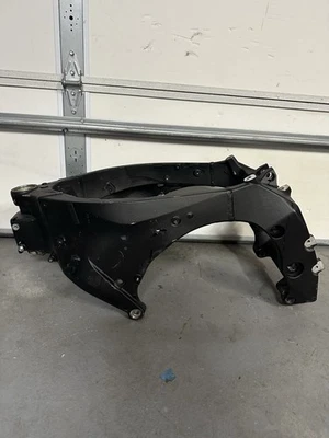 2020 - 2024 YAMAHA YZF R1 РАМА ОСНОВНОЙ КОРПУС ШАССИ ЧЕРНЫЙ ЗАПАС НОВОМ *2023 * S9 SLV - Изображение 1 из 4