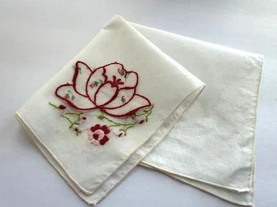VINTAGE HANKY 1940-50s POP UP RED ROSE OPENING BUD ON WHITE COTTON EMBROIDERED - Image 1 of 3