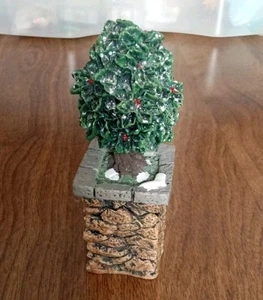 Ept 56 Stone Corner Post Holly #52649 Christmas Village - Picture 1 of 6