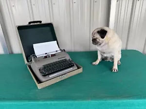 Macchina da scrivere Smith-Corona Silent-Super portatile anni 50 inchiostro rosso nero buona funzionante - Foto 1 di 19