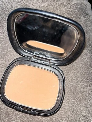 NEW BeautiControl Perfecting Wet/Dry Finish Foundation P5 Not Sealed But New - Image 1 of 3