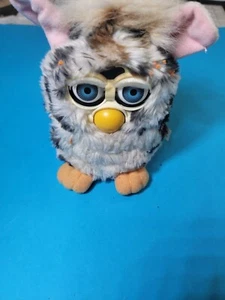 1999 Tiger Electronics Furby Black Brown With Grey Eyes 1st Gen - Picture 1 of 3