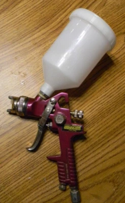 CENTRAL PNEUMATIC GRAVITY FEED SPRAY GUN 20 OZ - Image 1 of 4