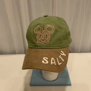 Cappello/Berretto Regolabile Esclusivo Topolino Salato Pretzel Parchi Disney Nuovo - Foto 1 di 11