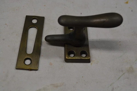 NOS ANTIQUE BRASS WINDOW CABINET DOOR LATCH LOCK Cover