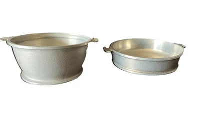 Un par de ollas de aluminio GUARDIAN SERVICE WARE ambas aprox. "10"" de ancho" Foto 1 de 4