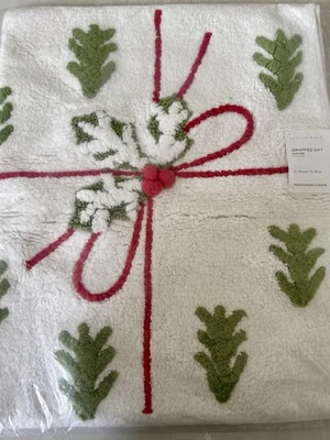 Tapete de banho Pottery Barn embrulhado presente de Natal ~ 21 x 34” esgotado ~ Novo com etiquetas - Imagem 1 de 4