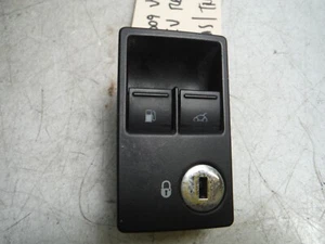 Volkswagen Beetle 2009 convertible maletero e interruptor de puerta de combustible OEM 2006-2010 - Imagen 1 de 9