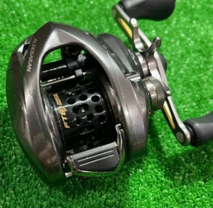 Shimano 16 Aldebaran BFS XG Right Baitcasting Reel - Picture 1 of 8