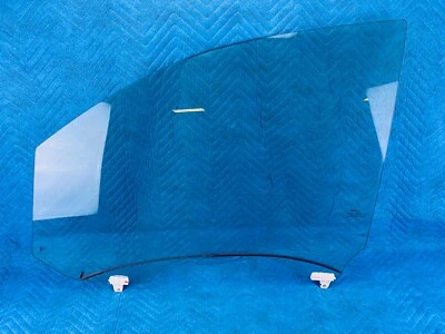 Vidrio laminado genuino de la ventana de la puerta del conductor delantero Nissan Infiniti FD21946GTY OEM Foto 1 de 4