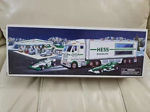 Camion giocattolo e auto da corsa Hess vintage 2003 - nuovo con scatola - Foto 1 di 10