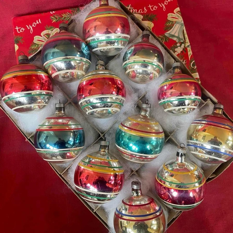 12 GREAT VINTAGE 1940s PREMIER CHRISTMAS ORNAMENTS IN ORIGINAL BOX : MADE IN USA - Image 1 of 4