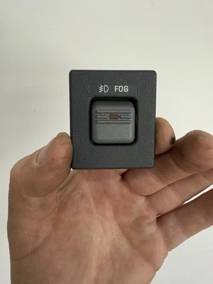 95-00 Tahoe TRUCK Yukon Denali Cadillac Escalade Fog Light Switch OEM 15738877 - Image 1 of 4