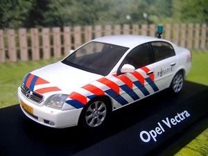 1/43 Schuco Opel vectra Police - Picture 1 of 2