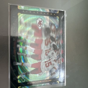 2024 Panini Photogenic In Motion Patrick Mahomes II Prizm Football Case Hit SSP - Bild 1 von 4