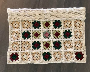 Vintage gehäkelte afghanische Granny Square Schoß/Stuhl Abdeckung Handarbeit 25x18 Landhaus Kern - Bild 1 von 6