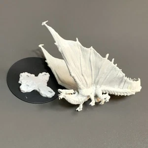 Dungeons & Dragons Nolzur's Maravillosas Miniaturas Joven Dragón de Latón WZK73711 - Imagen 1 de 7