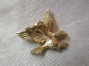 Vintage gold tone Charm flying Falcon - Picture 1 of 2