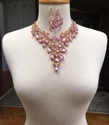 Collar Cascada Cristal Rosa Estrás Babero Racimo Distintivo Conjunto de Pendientes Foto 1 de 4