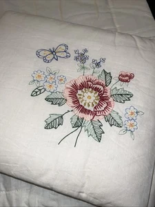 2 NOS Beige Natural Floral Embroidered Pillow Shams Garden Boho Butterfly Cottag - Picture 1 of 7
