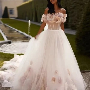 Abito da sposa senza spalline in tulle con fiori stile boho abito da sposa senza schienale - Foto 1 di 9