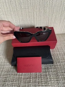 Valentino VA4046 womens sunglasses - excellent condition - Picture 1 of 12
