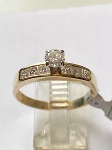 IGI LAB CERTIFIED .93CT. 14K ROUND & PRINCESS CUT DIAMOND ENGAGEMENT RING - Picture 1 of 6