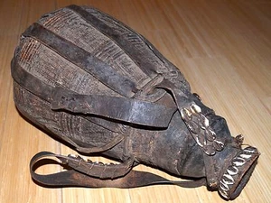 Antigua jarra de leche tejida etíope de fibra y cuero con conchas de vaca cestería, África - Imagen 1 de 4