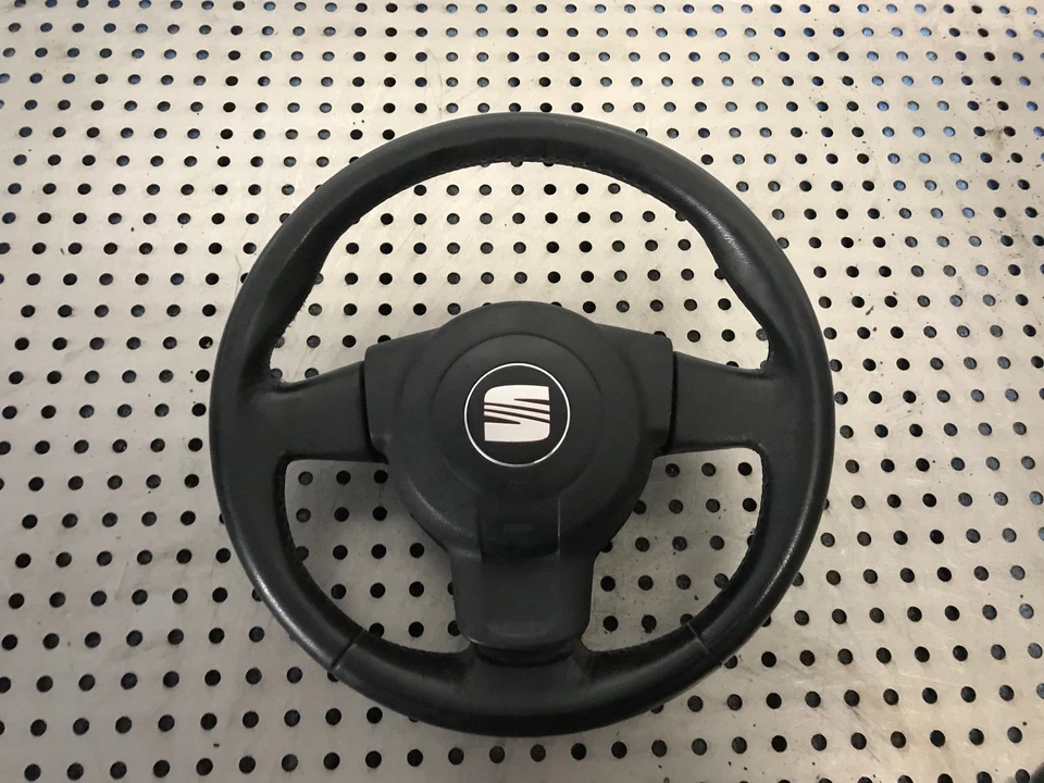 Volante Seat Toledo 3 5P Ibiza 6L Altea 3 radios 5P0419091A Foto 1 de 3