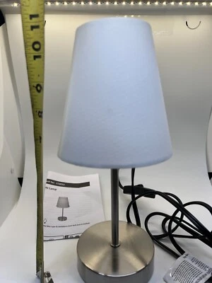 Lámpara de mesa Simple Designs LT2013-WHT mini básica arena níquel con pantalla de tela Foto 1 de 2