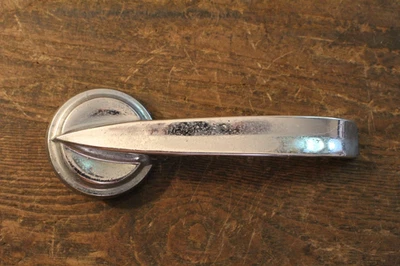 Manija de puerta interior con clip de retención de un Ford Thunderbird 1962 C2AB-6222614 Foto 1 de 4