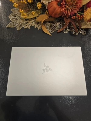 Razer Blade 15 Advanced 2019, Mercury White, 4k , i7-9750H, RTX 2070 8G, 32GB - Image 1 of 4